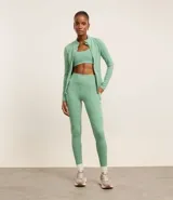 Calza legging deportiva color verde agua, de microfibra, con cintura ancha y bolsillos laterales.