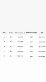 Vestido largo negro con escote en V profundo, tirantes finos, paneles transparentes en el abdomen y la falda, y detalles de tela en forma de picos en la parte delantera.