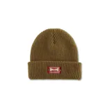 Gorro de lana color verde oliva, con etiqueta roja con el logo de Independent en el frente.