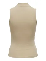 Musculosa color beige de tejido de punto acanalado, con cuello alto y corte ajustado.