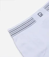 Calzoncillo bóxer blanco de poliamida, con cintura elástica a rayas grises y logo de la marca.