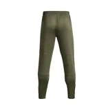 Pantalón deportivo negro Under Armour Challenger, con cintura elástica y logo estampado en blanco en la pierna derecha.