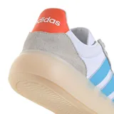 Championes Adidas Barreda Decode de hombre, color blanco con detalles en celeste y gris.