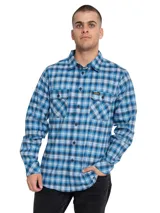 Camisa de manga larga con estampado a cuadros en tonos rojo, blanco, azul y gris. Tiene dos bolsillos en el pecho con cierre de botón, puños ajustables con botón y un paño de microfibra oculto en el dobladillo delantero.