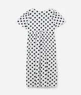 Vestido midi blanco con lunares negros, de corte suelto, cuello redondo y mangas cortas.