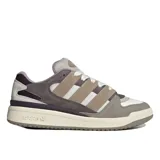 Championes Adidas Forum 2000, con capellada de cuero y gamuza en tonos grises, beige y blanco. Presentan las tres tiras laterales en beige y suela color crema.