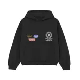 Buzo hoodie negro de felpa con capucha y bolsillo tipo canguro. Presenta múltiples logos de la marca estampados en el frente.