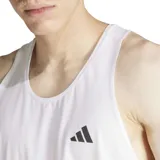 Musculosa deportiva blanca de poliéster reciclado y elastano, con cuello redondo, logo de Adidas en el pecho y detalles reflectantes.