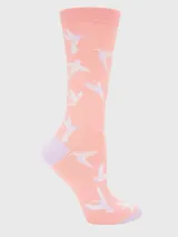 Calcetín largo de mujer color rosa salmón con estampado de colibríes blancos y puño y talón en color lila.