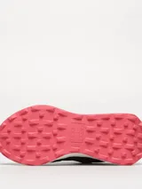 Zapatillas urbanas Tommy Jeans modelo New Runner, color negro con detalles en rosa y blanco. Confeccionadas en piel, textil y material sintético.