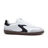 Championes Skechers Hotshot Pyke, color blanco con detalles en negro y suela marrón. Confeccionados en cuero sintético con plantilla Skechers Air-Cooled Memory Foam.