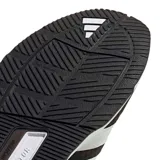 Championes Adidas negros con detalles plateados y suela blanca.
