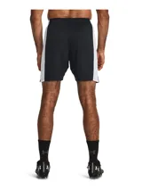 Short deportivo Under Armour Challenger Knit color azul marino con logo blanco en la pierna derecha.