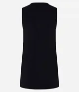 Musculosa deportiva color crema con estampado Athleisure en color bordó.