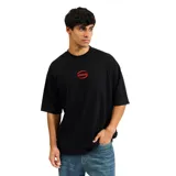 Remera negra de manga corta con logo Billabong ovalado en rojo en el pecho.