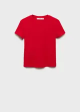 Remera roja de algodón con cuello redondo y mangas cortas, de corte ajustado.