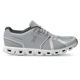 Championes urbanos On Running Cloud 5, color gris con detalles en blanco.