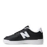 Championes New Balance modelo 080, color negro con detalles en blanco. Presentan el logo "N" en los laterales, cordones negros y suela blanca.