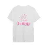 Remera color crema de algodón con estampado en la espalda de un sol, una tabla de surf y el texto "Big Waves Club" en color rosa.