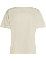 Remera color crema de Tommy Hilfiger, de corte regular, con cuello en V y logo bordado en la manga.