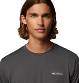 Remera Columbia gris de manga corta con logo de la marca en el pecho.