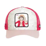 Gorra trucker unisex Capslab con visera curva color rosa, paneles frontales color crema con estampado de barcos y parche con el personaje Luffy de One Piece, y paneles traseros de rejilla color rojo.