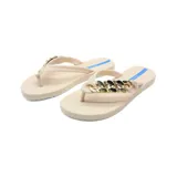 Chancletas Ipanema color beige con aplique de cadena dorada en la tira.