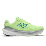 Championes de running New Balance 1080 V15, color verde lima fluorescente con detalles en azul y gris. Presentan una malla transpirable, logo 'N' en azul y una suela gruesa de espuma blanca y gris.
