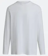 Remera blanca de algodón, manga larga, cuello redondo y corte clásico.