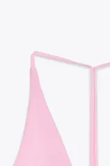 Top negro de cuello halter con escote pico y tiras finas en la espalda.