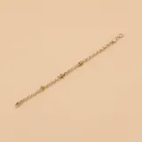 Pulsera de eslabones tipo rolo en plata con detalles de eslabones en oro.