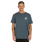 Remera de manga corta color azul con logo estampado en el pecho.