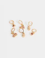 Set de tres pares de aros argolla dorados con dijes de frutas con strass: granada, frutilla y cerezas.