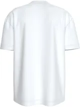 Remera blanca de algodón con cuello redondo y mangas cortas. Estampado gráfico en el pecho con el texto "Manhattan & Brooklyn" y el logo de Calvin Klein Jeans.