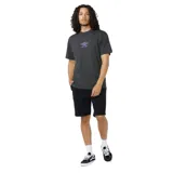 Remera negra de manga corta con logo de Rip Curl estampado en el pecho de color violeta.