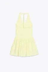 Vestido corto marrón con cuello halter con lazada y escote pico.