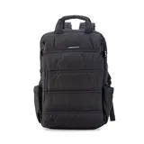 Mochila capitoneada color negro con diseño acolchado. Cuenta con asa superior, correas regulables y ocultables, doble cierre principal, bolsillo frontal con apertura vertical y bolsillo trasero pequeño. Incluye espacio para laptop de 15 pulgadas.