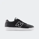 Championes New Balance 480 de cuero negro con logo "N" blanco y suela blanca.