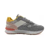 Zapatillas urbanas Osada, color gris con detalles en blanco, amarillo y rosa.