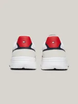 Zapatillas Tommy Hilfiger de running en ante color blanco, azul y rojo, con ribetes en zigzag y paneles color block.