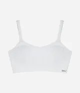 Soutien modelo top, color blanco, hecho en microfibra sin relleno, con aro, sin costura y con textura acanalada/trenzas.