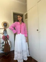 Pollera larga de algodón color blanco, con cintura elastizada y detalles de encaje en el ruedo.