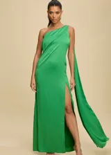 Vestido largo verde esmeralda de crepe satinado, con un solo hombro y tajo lateral alto.