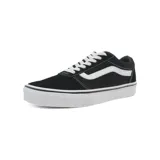 Zapatillas Vans Ward negras con la sidestripe blanca, cordones blancos y suela blanca con línea negra.