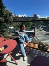 Trench de jean celeste, de corte largo y estilo relajado.