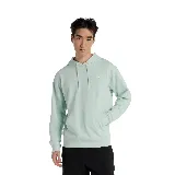 Buzo con capucha New Balance Sport Essentials French Terry Hoodie color verde agua, con logo pequeño bordado en el pecho y bolsillo tipo canguro.