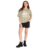 Remera amarilla de corte boxy con estampado de Caterpillar en el frente.