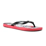 Ojotas Havaianas rojas con estampado de Spiderman y su telaraña.