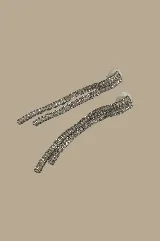 Aros largos dorados con strass, con cierre de tuerca.