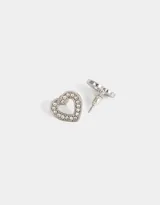 Par de aros pasantes dorados con forma de corazón calado y strass incrustados.